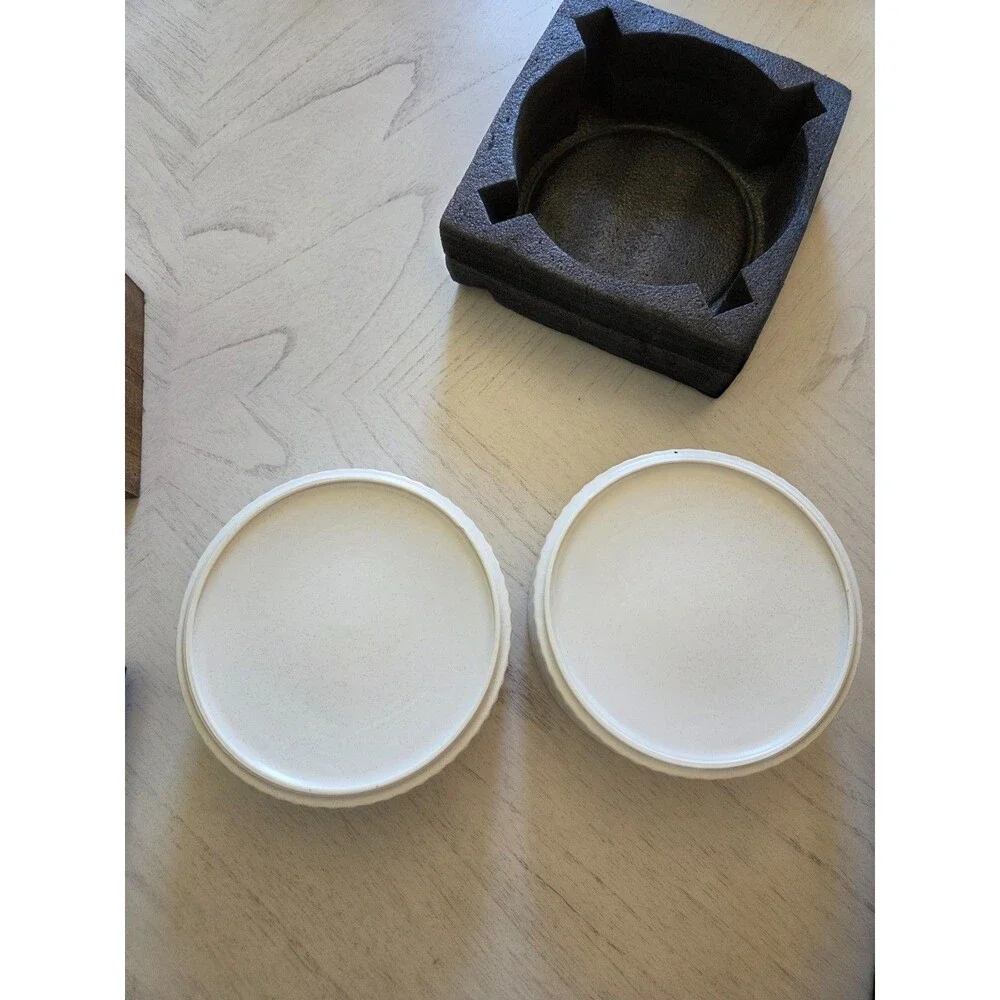 Wellbro Ceramic Set of 2 Dog Bowls, 8-Cup or 64 oz. Water, White
